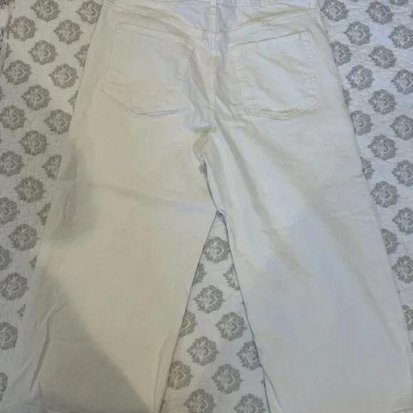 White Jeans - Picture 2 of 5
